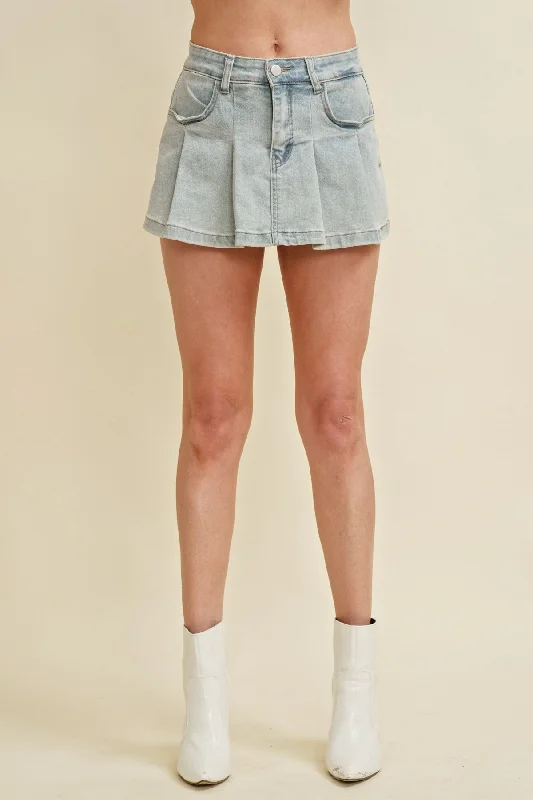 PLEATED DENIM MINI SKORT