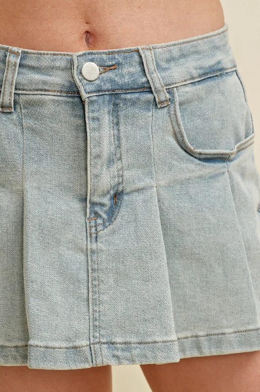 PLEATED DENIM MINI SKORT